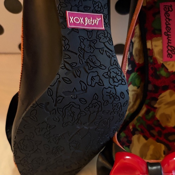 Betsey Johnson Black Heels with Red Bow - Picture 6 of 15